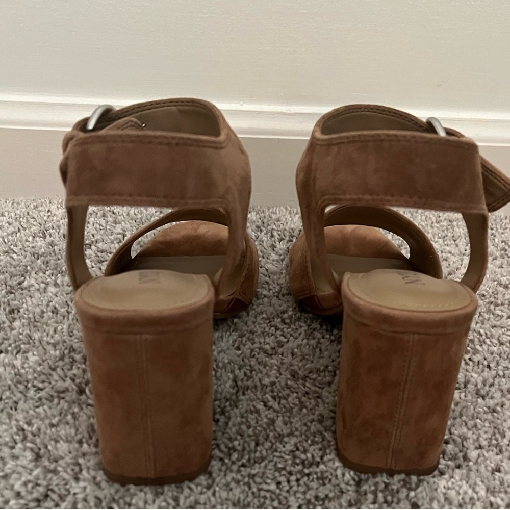 NYDJ Liz suede block heel sandals 6 nude tan - Picture 5 of 7